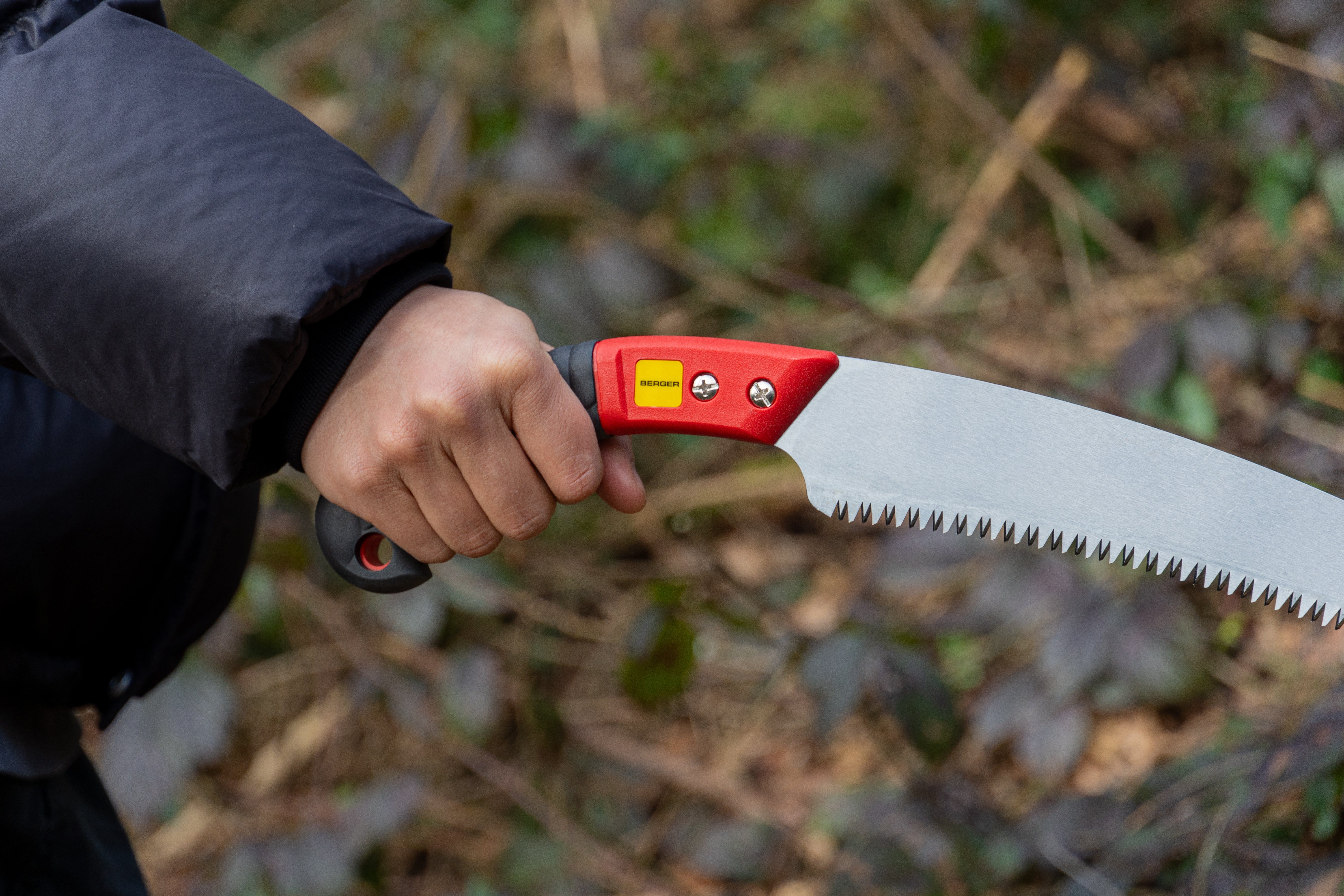 Scie à élaguer avec capot de protection 64850 | Lame de scie de 330 mm à dents grossières pour bois tendres 