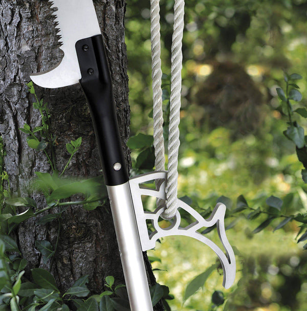 ArboRapid Sägenhaken von Julius Berger während der Anwendung im Wald